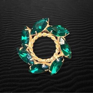 Vintage Emerald Green Wreath Brooch
